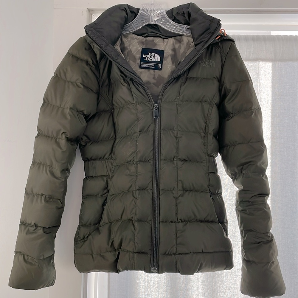 Last chance ⭐️ Women's North Face Olive Green Puffer Jacket, Size XS